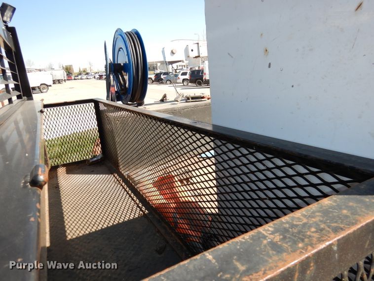 image for item DJ2985 2009 Ford F450 Super Duty XL  SuperCab flatbed truck