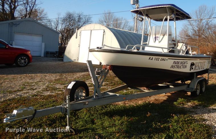 image for item DJ6902 2000 Boston Whaler Justice  boat