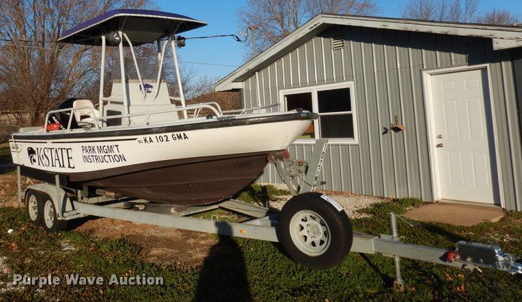 image for item DJ6902 2000 Boston Whaler Justice  boat