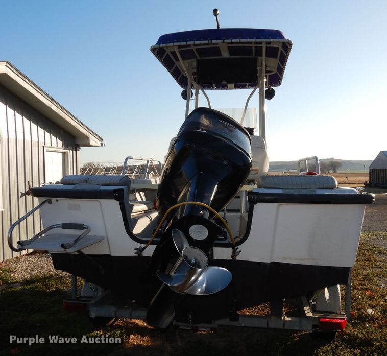 image for item DJ6902 2000 Boston Whaler Justice  boat