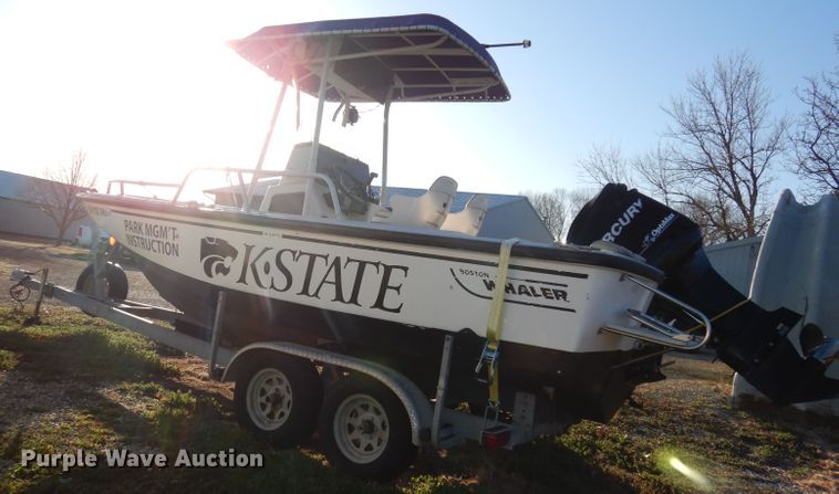 image for item DJ6902 2000 Boston Whaler Justice  boat