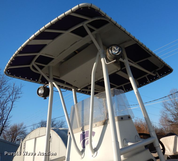 image for item DJ6902 2000 Boston Whaler Justice  boat