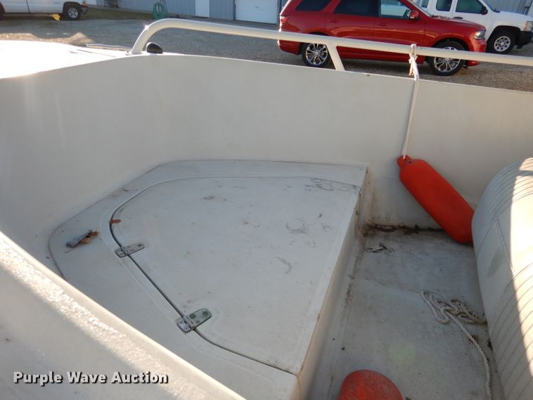 image for item DJ6902 2000 Boston Whaler Justice  boat