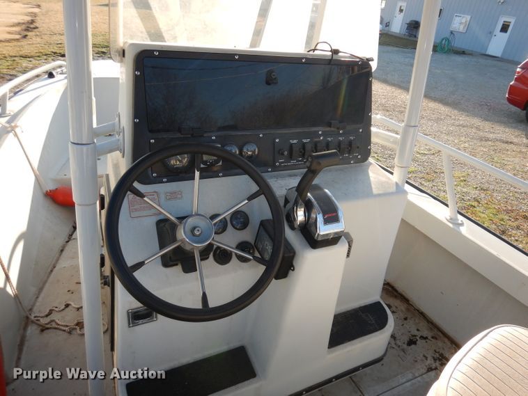 image for item DJ6902 2000 Boston Whaler Justice  boat
