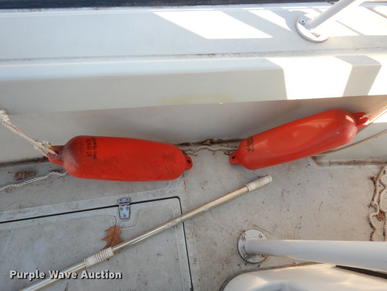 image for item DJ6902 2000 Boston Whaler Justice  boat