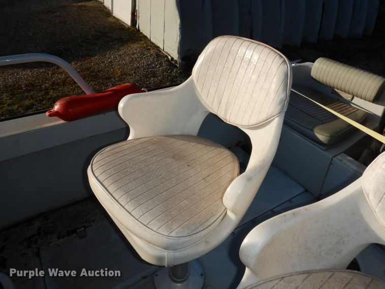 image for item DJ6902 2000 Boston Whaler Justice  boat