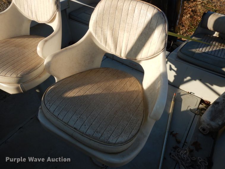 image for item DJ6902 2000 Boston Whaler Justice  boat