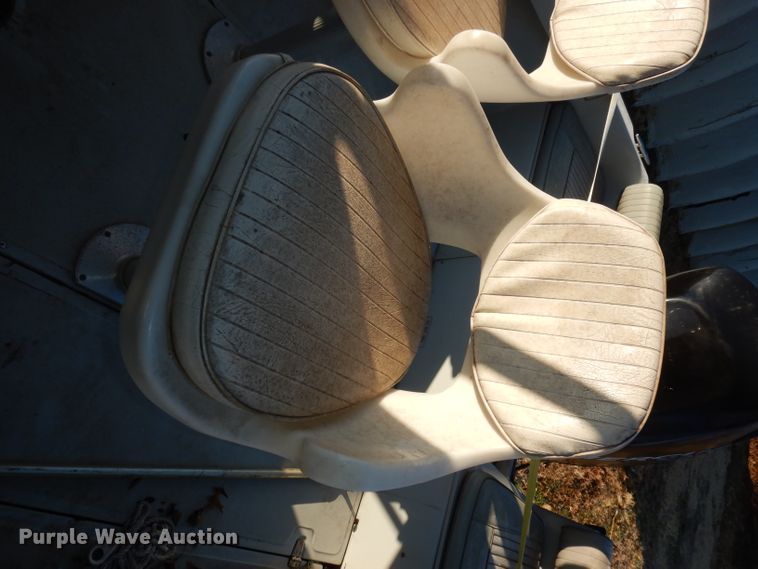 image for item DJ6902 2000 Boston Whaler Justice  boat