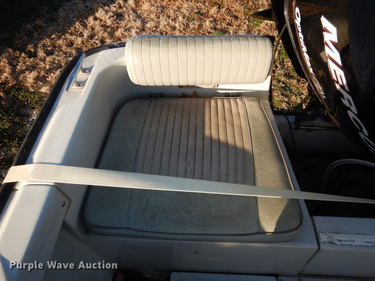 image for item DJ6902 2000 Boston Whaler Justice  boat