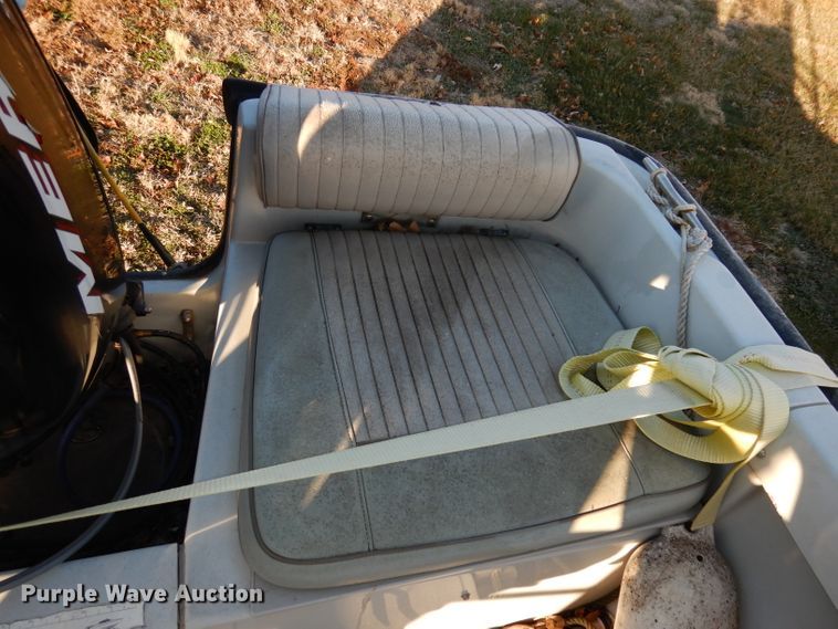 image for item DJ6902 2000 Boston Whaler Justice  boat