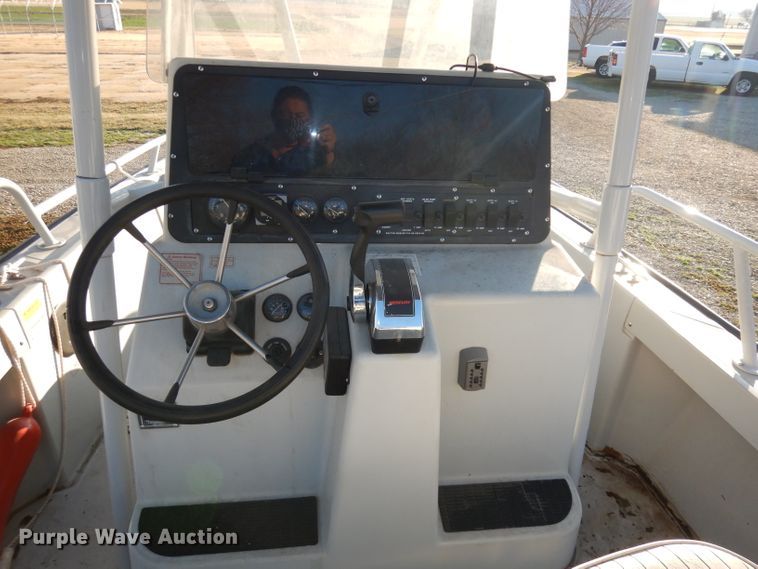 image for item DJ6902 2000 Boston Whaler Justice  boat