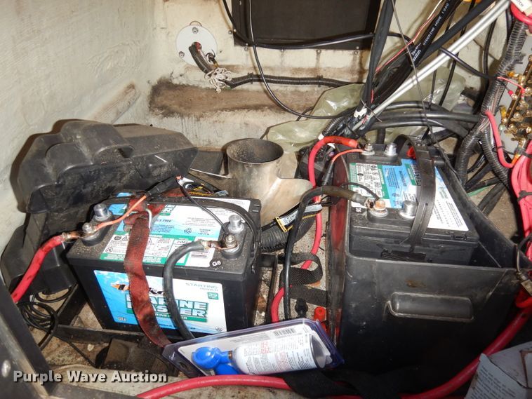 image for item DJ6902 2000 Boston Whaler Justice  boat