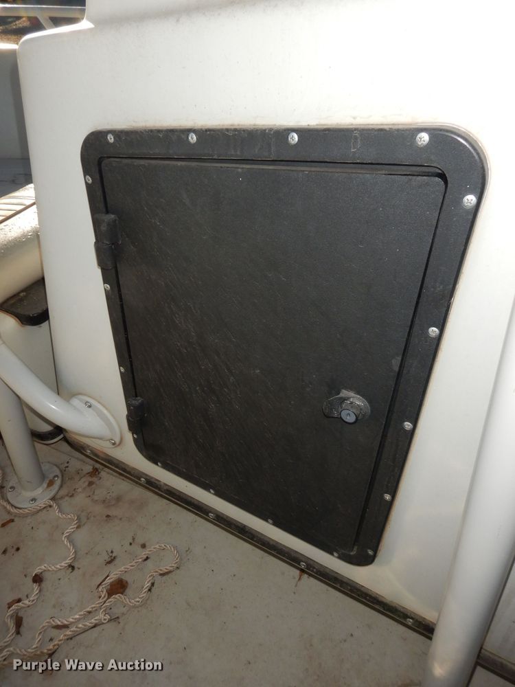 image for item DJ6902 2000 Boston Whaler Justice  boat