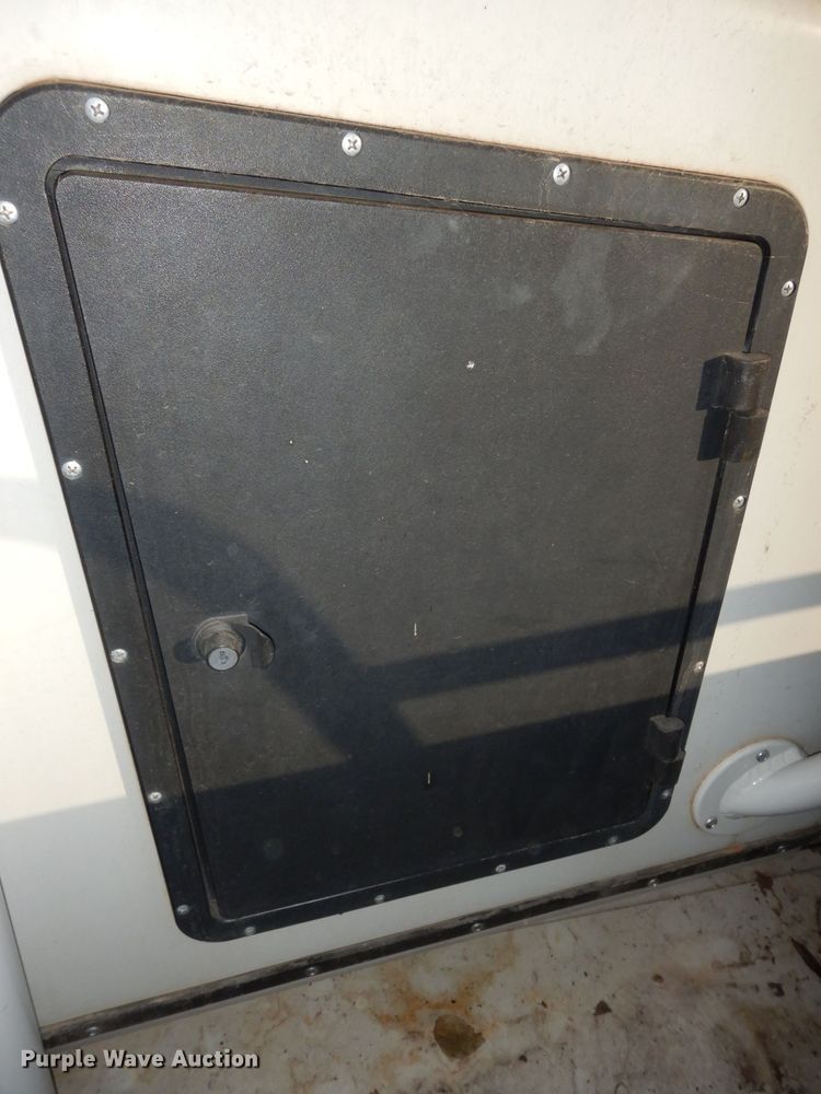 image for item DJ6902 2000 Boston Whaler Justice  boat