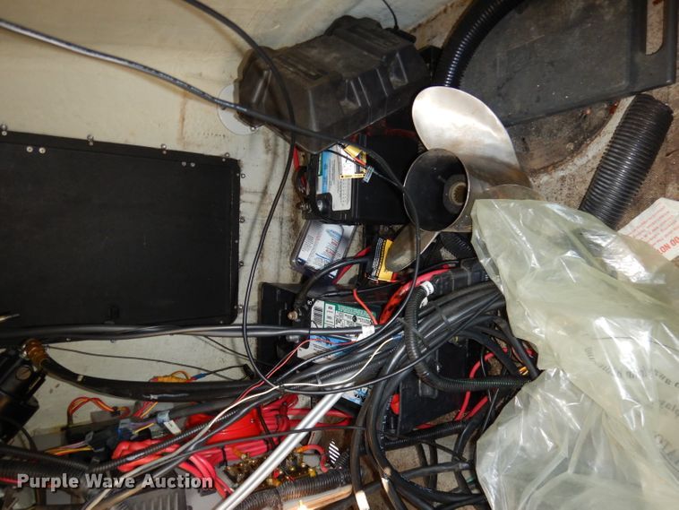 image for item DJ6902 2000 Boston Whaler Justice  boat