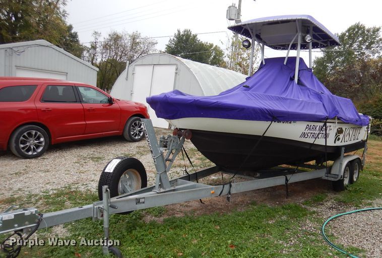 image for item DJ6902 2000 Boston Whaler Justice  boat