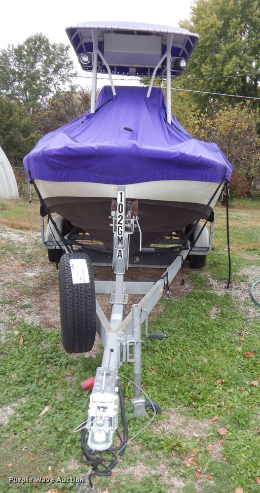 image for item DJ6902 2000 Boston Whaler Justice  boat