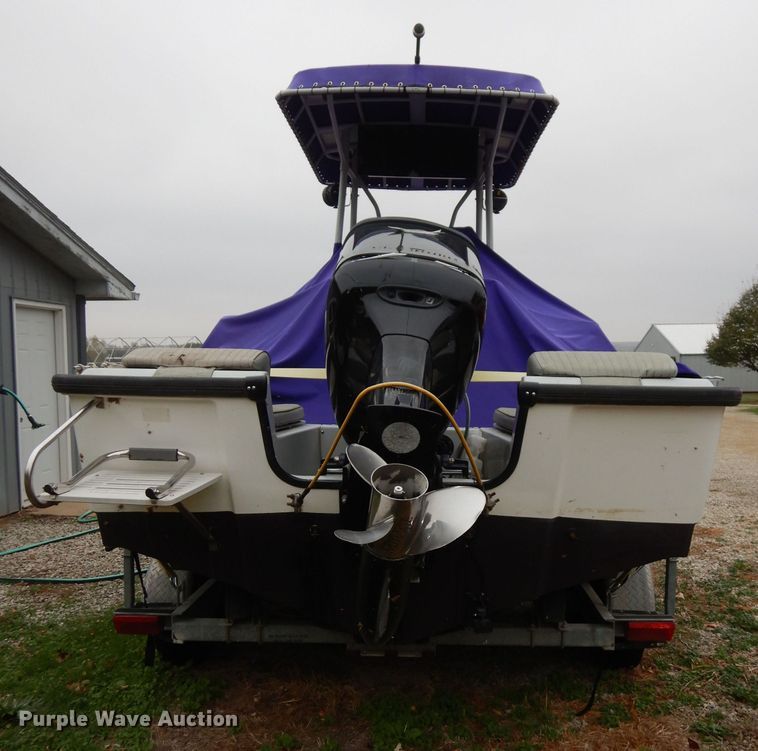 image for item DJ6902 2000 Boston Whaler Justice  boat