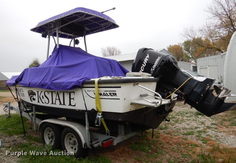 image for item DJ6902 2000 Boston Whaler Justice  boat