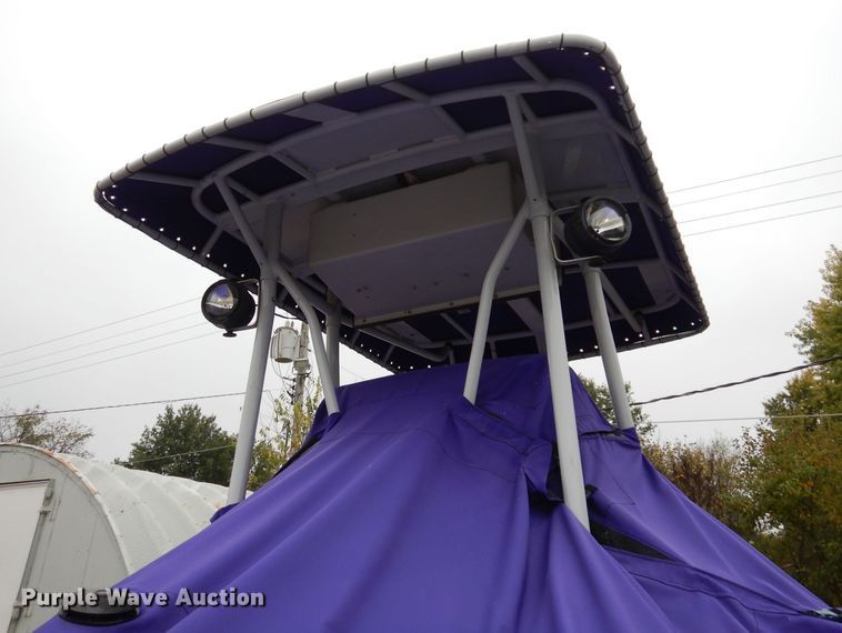 image for item DJ6902 2000 Boston Whaler Justice  boat