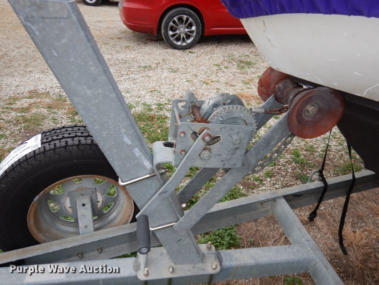 image for item DJ6902 2000 Boston Whaler Justice  boat