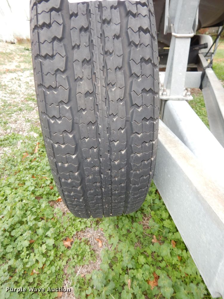 image for item DJ6902 2000 Boston Whaler Justice  boat