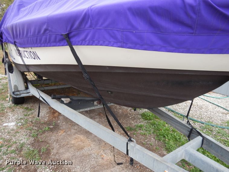 image for item DJ6902 2000 Boston Whaler Justice  boat