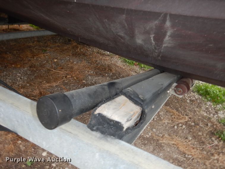 image for item DJ6902 2000 Boston Whaler Justice  boat