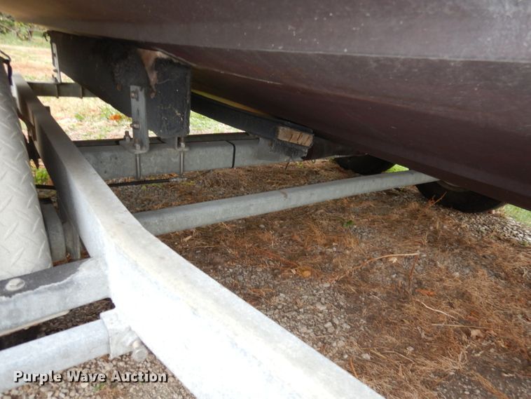 image for item DJ6902 2000 Boston Whaler Justice  boat