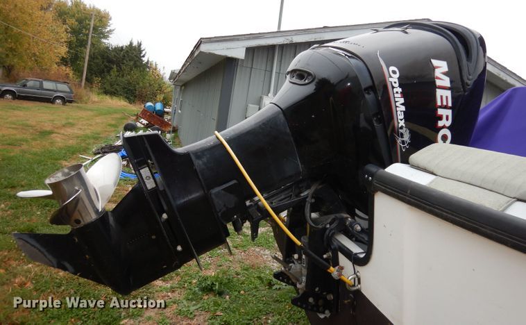 image for item DJ6902 2000 Boston Whaler Justice  boat