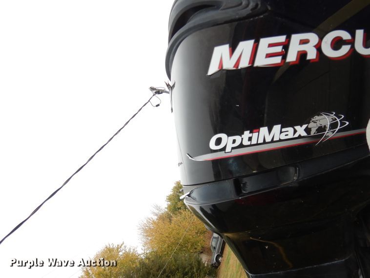 image for item DJ6902 2000 Boston Whaler Justice  boat