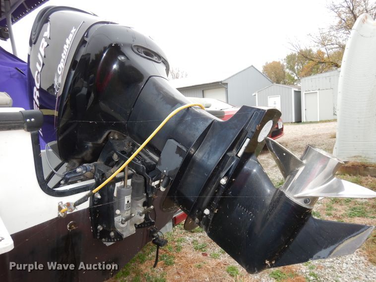 image for item DJ6902 2000 Boston Whaler Justice  boat