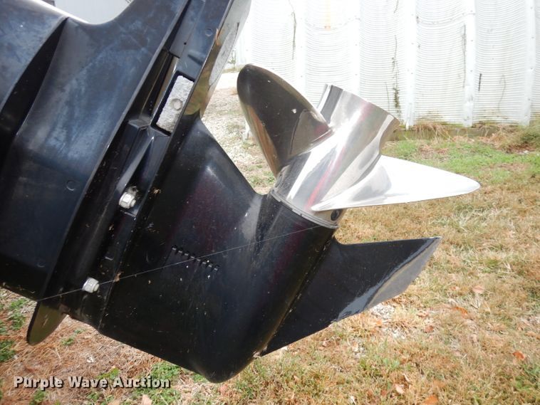 image for item DJ6902 2000 Boston Whaler Justice  boat