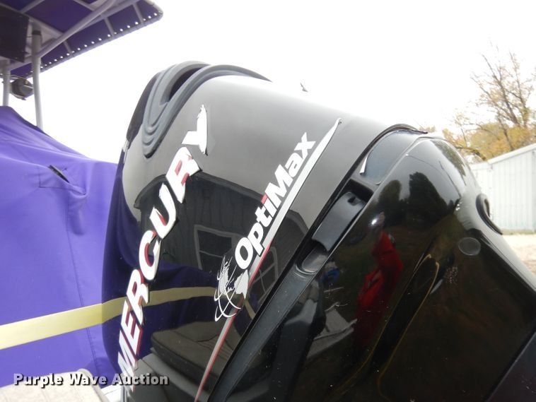 image for item DJ6902 2000 Boston Whaler Justice  boat