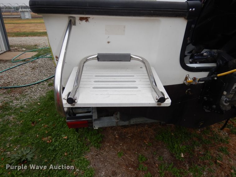 image for item DJ6902 2000 Boston Whaler Justice  boat