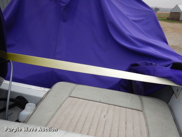 image for item DJ6902 2000 Boston Whaler Justice  boat