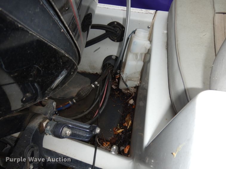 image for item DJ6902 2000 Boston Whaler Justice  boat