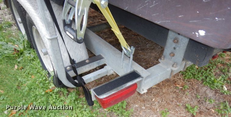 image for item DJ6902 2000 Boston Whaler Justice  boat