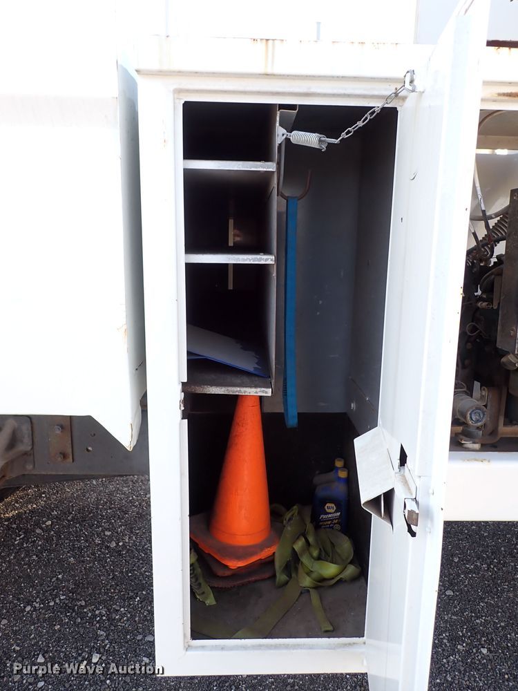 image for item DK4661 1997 GMC C7500  forestry bucket truck