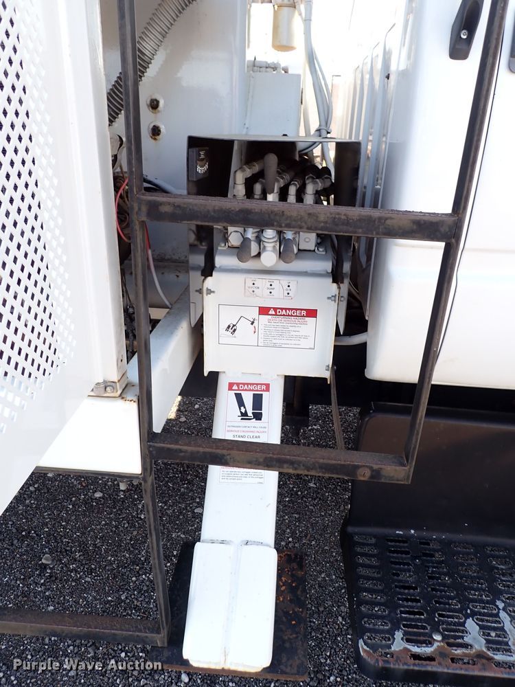 image for item DK4661 1997 GMC C7500  forestry bucket truck