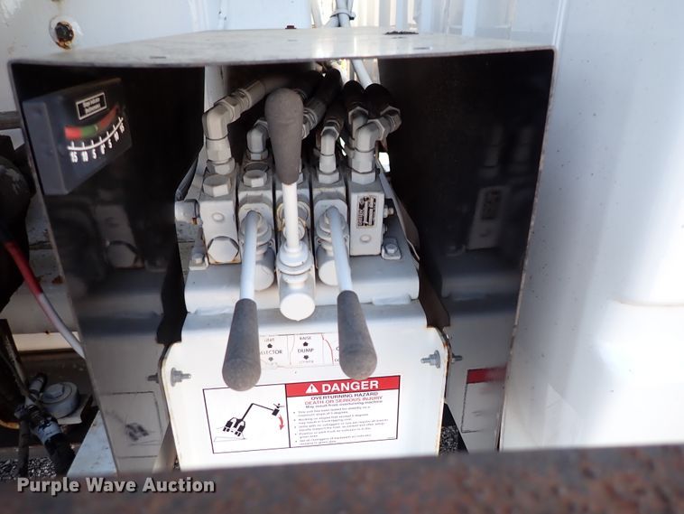 image for item DK4661 1997 GMC C7500  forestry bucket truck