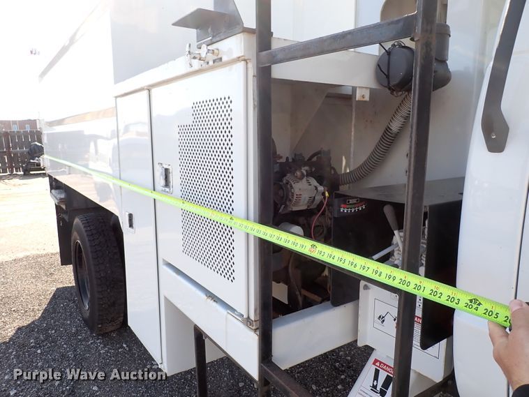 image for item DK4661 1997 GMC C7500  forestry bucket truck