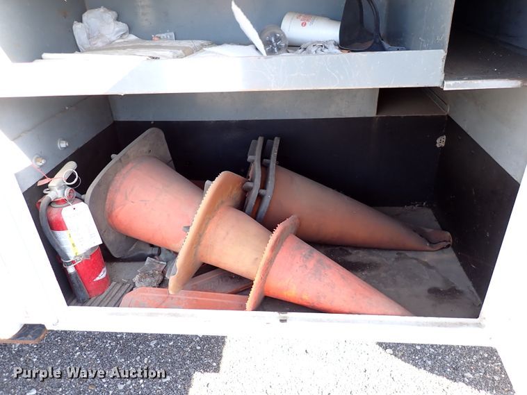 image for item DK4661 1997 GMC C7500  forestry bucket truck