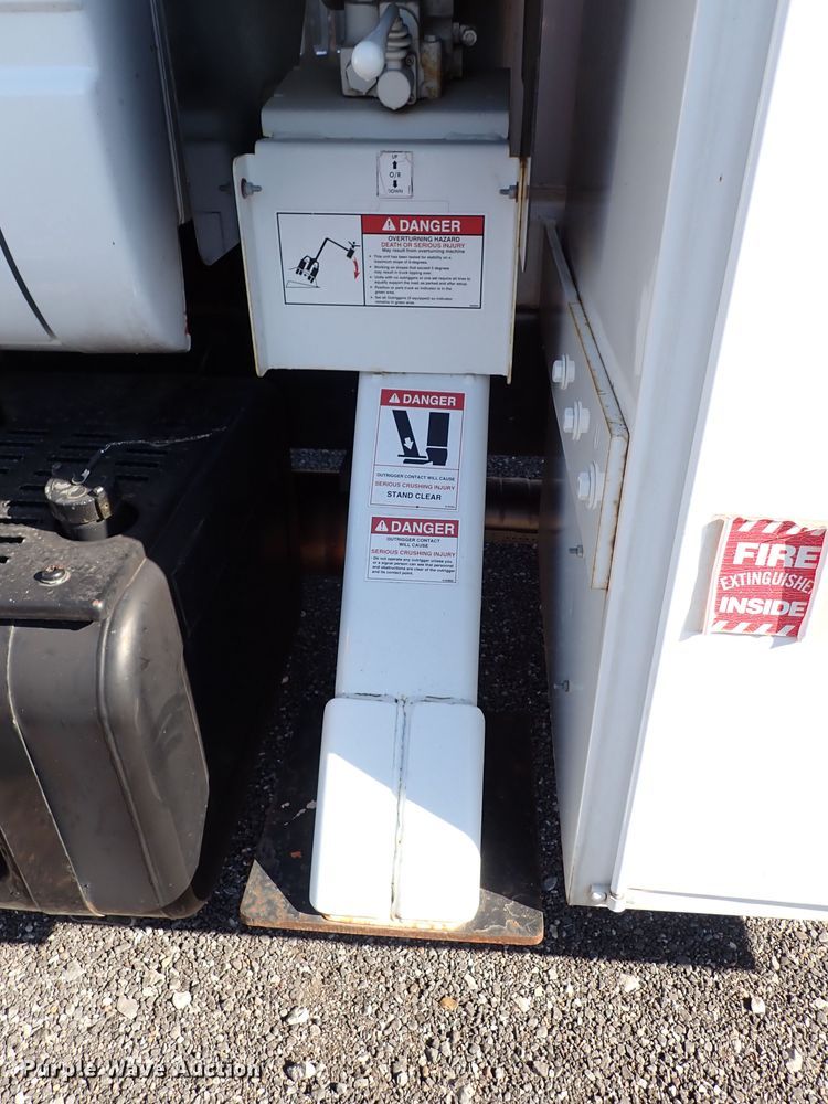 image for item DK4661 1997 GMC C7500  forestry bucket truck