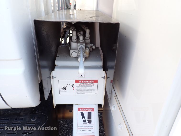 image for item DK4661 1997 GMC C7500  forestry bucket truck