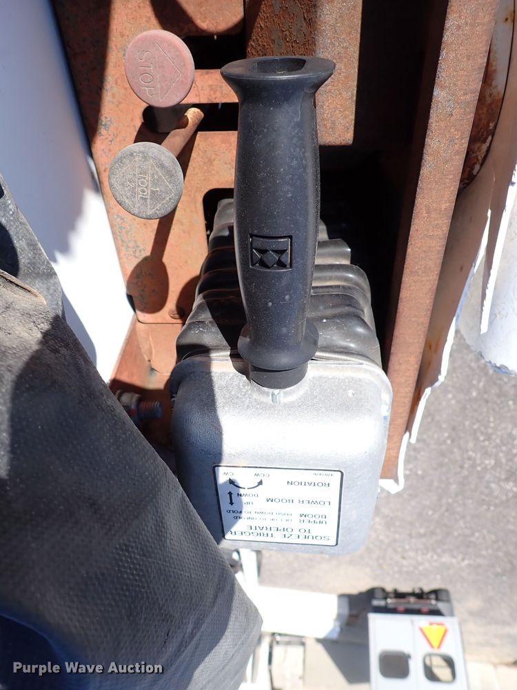 image for item DK4661 1997 GMC C7500  forestry bucket truck