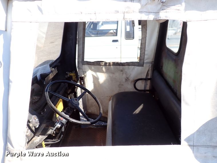 image for item DK4665 1989 Cushman  utility vehicle