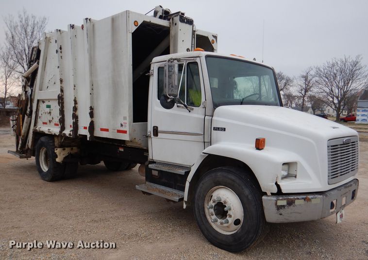 image for item DL4854 2000 Freightliner FL80  refuse truck