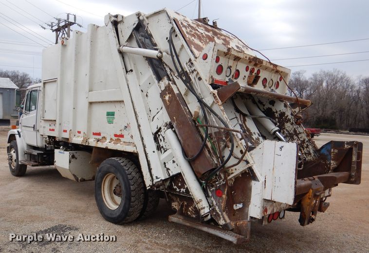 image for item DL4854 2000 Freightliner FL80  refuse truck
