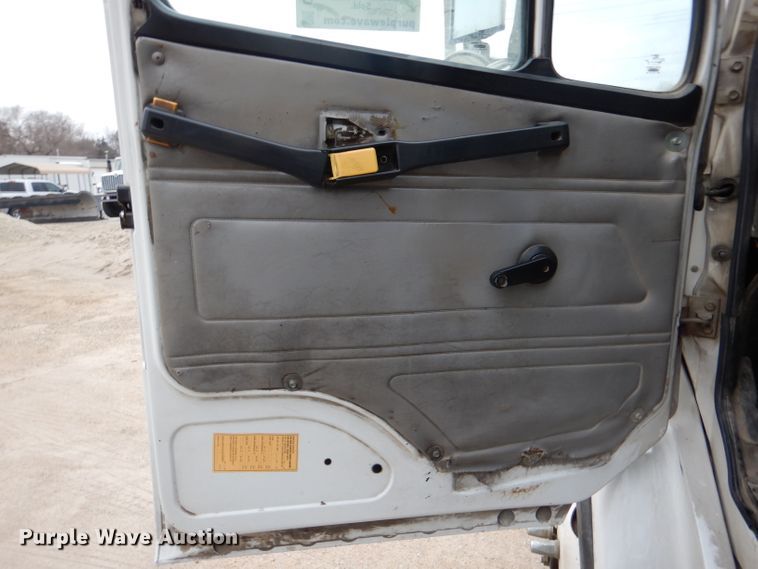 image for item DL4854 2000 Freightliner FL80  refuse truck